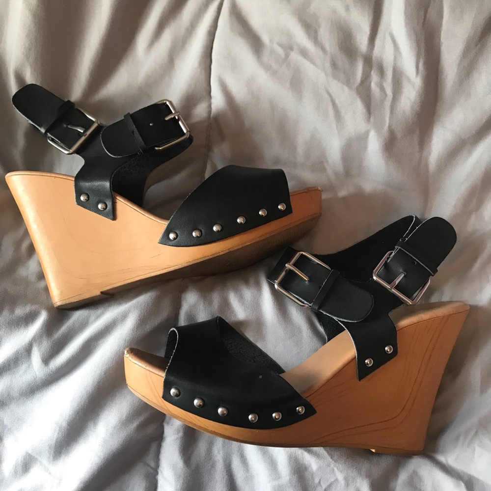 Black Bucked Wedges